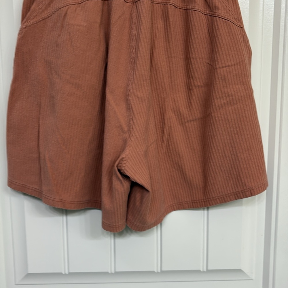 Lululemon Ribbed High Rise Shorts - Picture 6 of 7